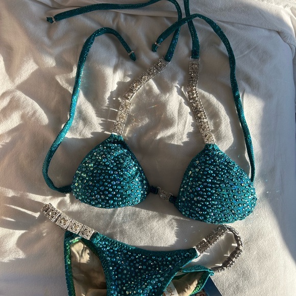 Bikini bodybuilding suit - Picture 3 of 5